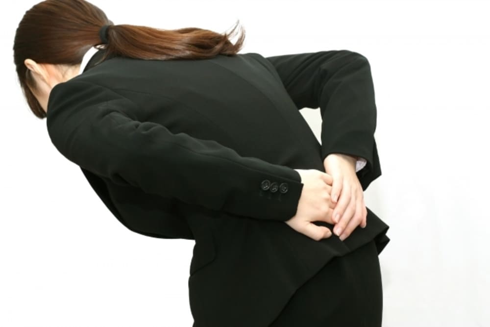 坐骨神経痛の女性の画像